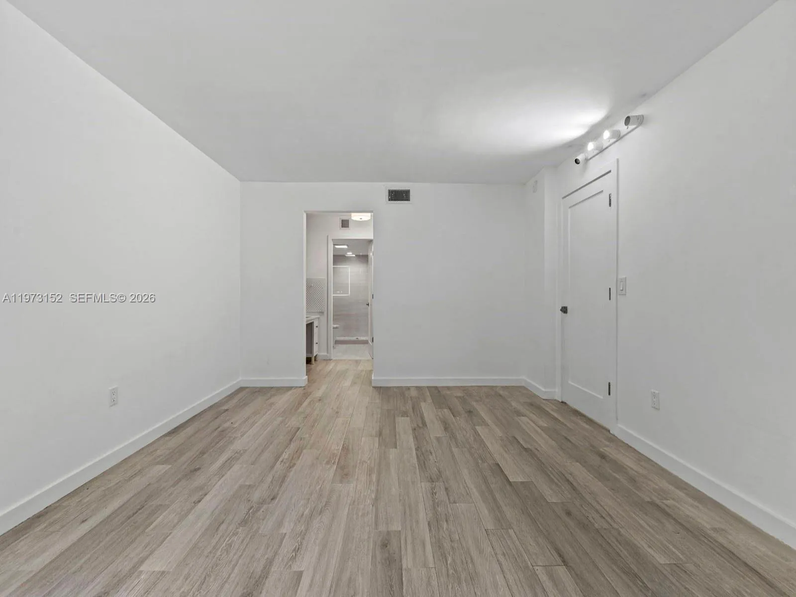 55 Ocean Lane Dr 1035, Key Biscayne, Florida 33149, Key Biscayne, Florida 33149, 3 Bedrooms Bedrooms, ,2 BathroomsBathrooms,Residential Lease,For Rent,55 Ocean Lane Dr 1035, Key Biscayne, Florida 33149,A11973152