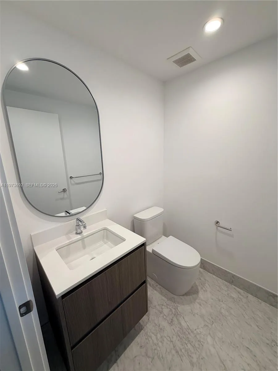 9221 E Bay Harbor Dr 307, Bay Harbor Islands, Flor, Bay Harbor Islands, Florida 33154, 2 Bedrooms Bedrooms, ,2 BathroomsBathrooms,Residential Lease,For Rent,9221 E Bay Harbor Dr 307, Bay Harbor Islands, Flor,A11973692