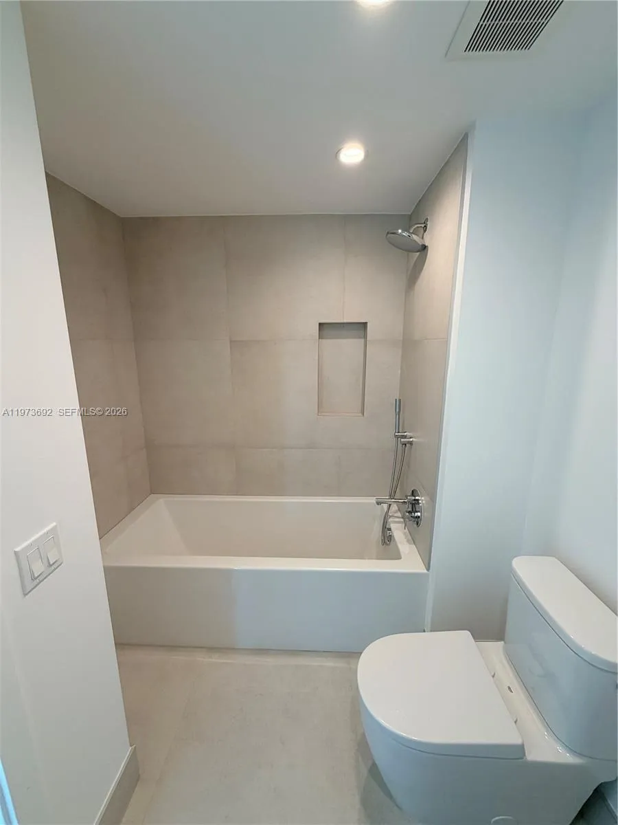 9221 E Bay Harbor Dr 307, Bay Harbor Islands, Flor, Bay Harbor Islands, Florida 33154, 2 Bedrooms Bedrooms, ,2 BathroomsBathrooms,Residential Lease,For Rent,9221 E Bay Harbor Dr 307, Bay Harbor Islands, Flor,A11973692