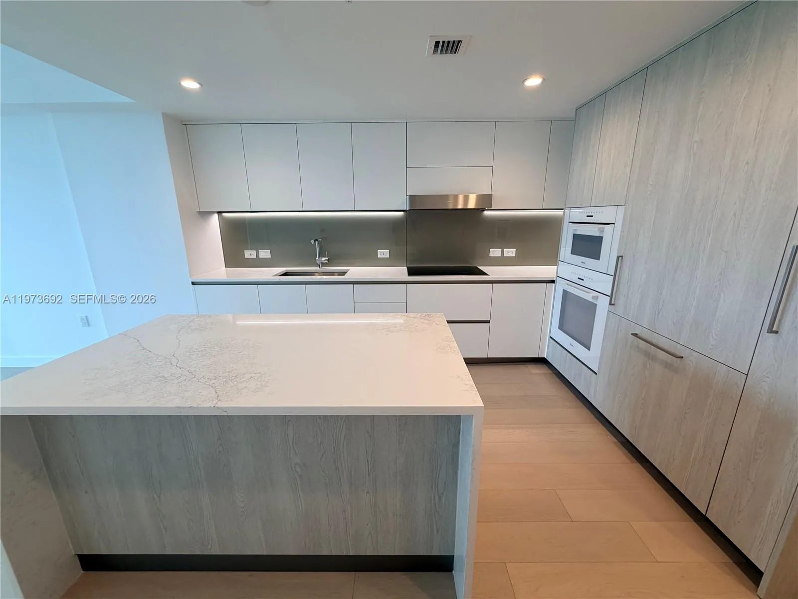 9221 E Bay Harbor Dr 307, Bay Harbor Islands, Flor, Bay Harbor Islands, Florida 33154, 2 Bedrooms Bedrooms, ,2 BathroomsBathrooms,Residential Lease,For Rent,9221 E Bay Harbor Dr 307, Bay Harbor Islands, Flor,A11973692