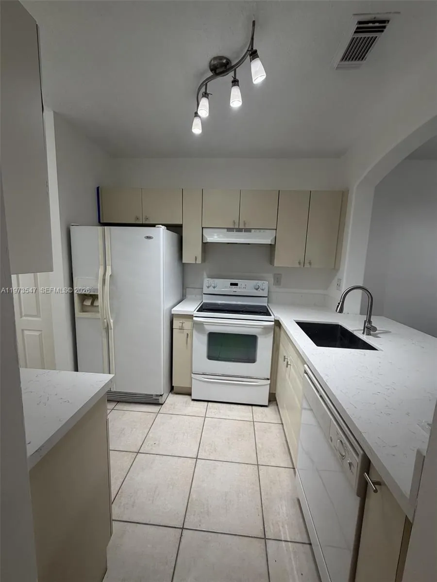 8336 Nw 10th St 8h, Miami, Florida 33126, Miami, Florida 33126, 2 Bedrooms Bedrooms, ,2 BathroomsBathrooms,Residential Lease,For Rent,8336 Nw 10th St 8h, Miami, Florida 33126,A11973547