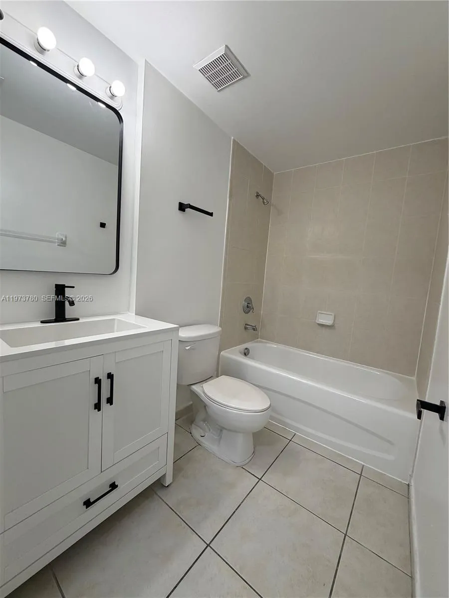 7290 Nw 114th Ave 102-7, Doral, Florida 33178, Doral, Florida 33178, 2 Bedrooms Bedrooms, ,2 BathroomsBathrooms,Residential Lease,For Rent,7290 Nw 114th Ave 102-7, Doral, Florida 33178,A11973780