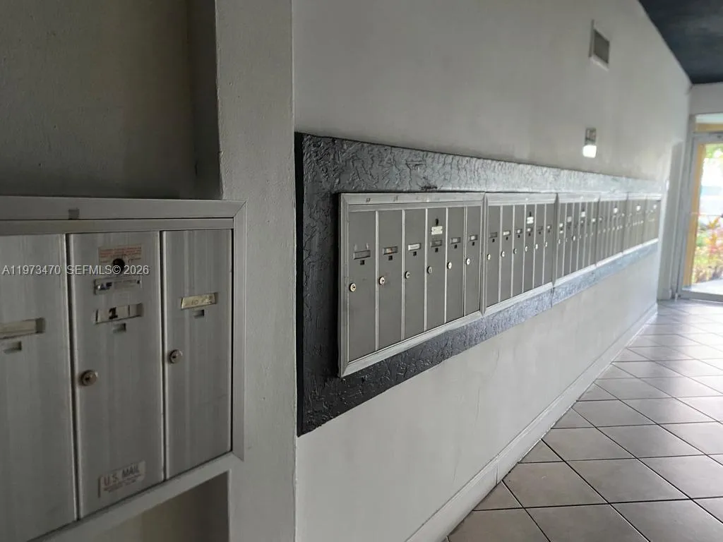 1975 Ne 135th St 2d, North Miami, Florida 33181, North Miami, Florida 33181, 1 Bedroom Bedrooms, ,1 BathroomBathrooms,Residential Lease,For Rent,1975 Ne 135th St 2d, North Miami, Florida 33181,A11973470