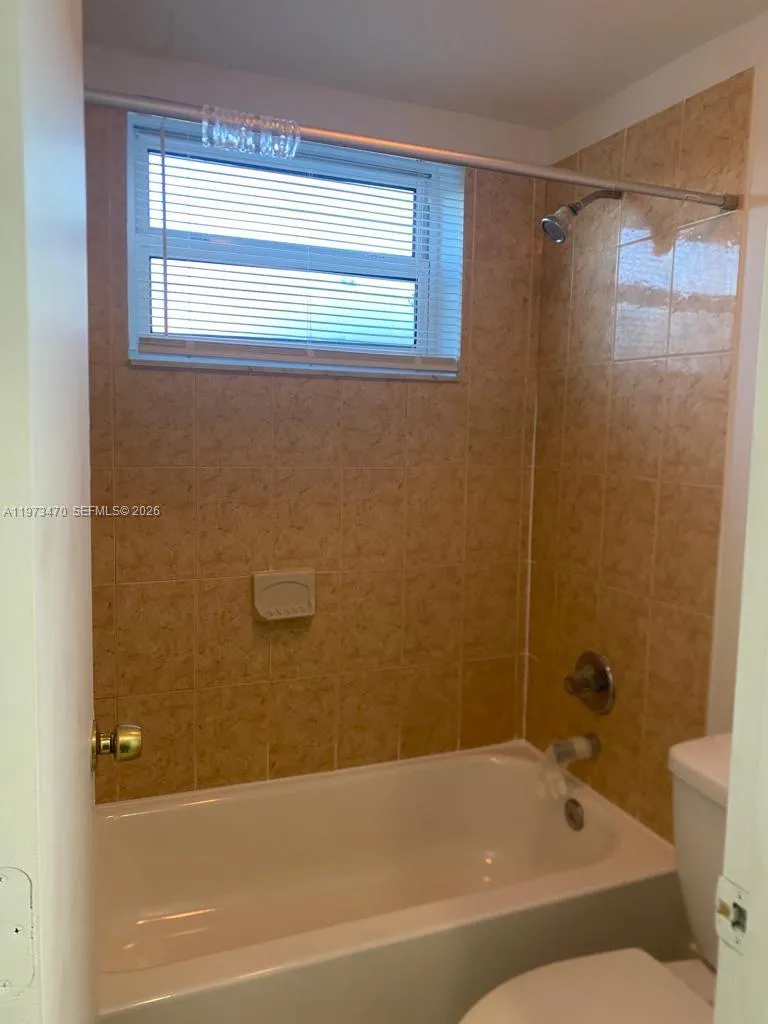 1975 Ne 135th St 2d, North Miami, Florida 33181, North Miami, Florida 33181, 1 Bedroom Bedrooms, ,1 BathroomBathrooms,Residential Lease,For Rent,1975 Ne 135th St 2d, North Miami, Florida 33181,A11973470