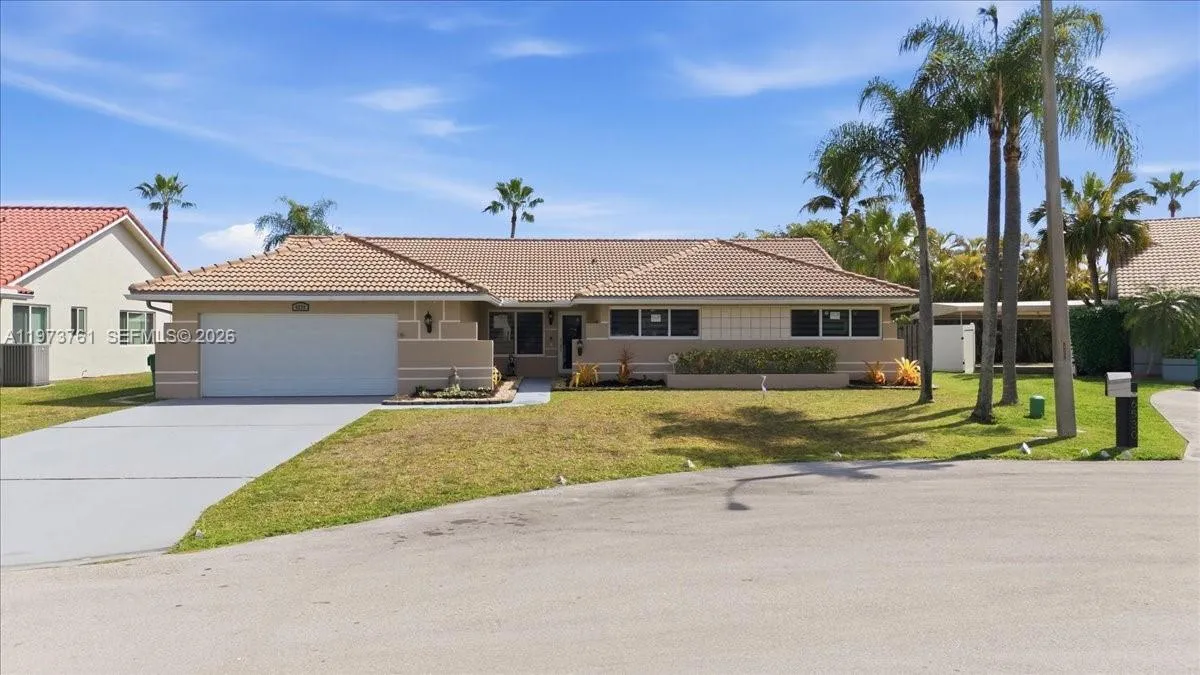 6520 Olde Moat Way, Davie, Florida 33331, Davie, Florida 33331, 4 Bedrooms Bedrooms, ,2 BathroomsBathrooms,Residential,For Sale,6520 Olde Moat Way, Davie, Florida 33331,A11973761
