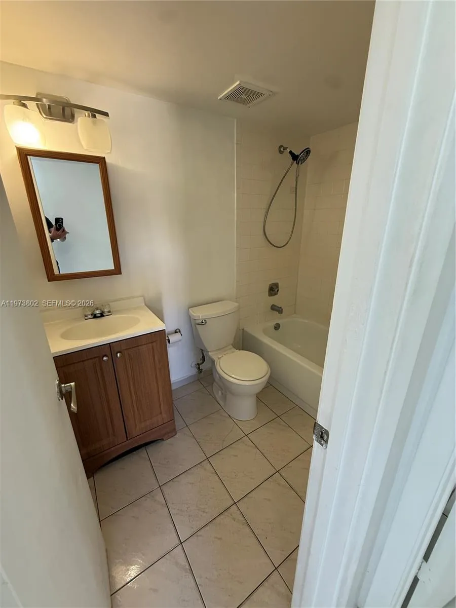 2540 W 67th Pl 202-28, Hialeah, Florida 33016, Hialeah, Florida 33016, 2 Bedrooms Bedrooms, ,2 BathroomsBathrooms,Residential,For Sale,2540 W 67th Pl 202-28, Hialeah, Florida 33016,A11973802