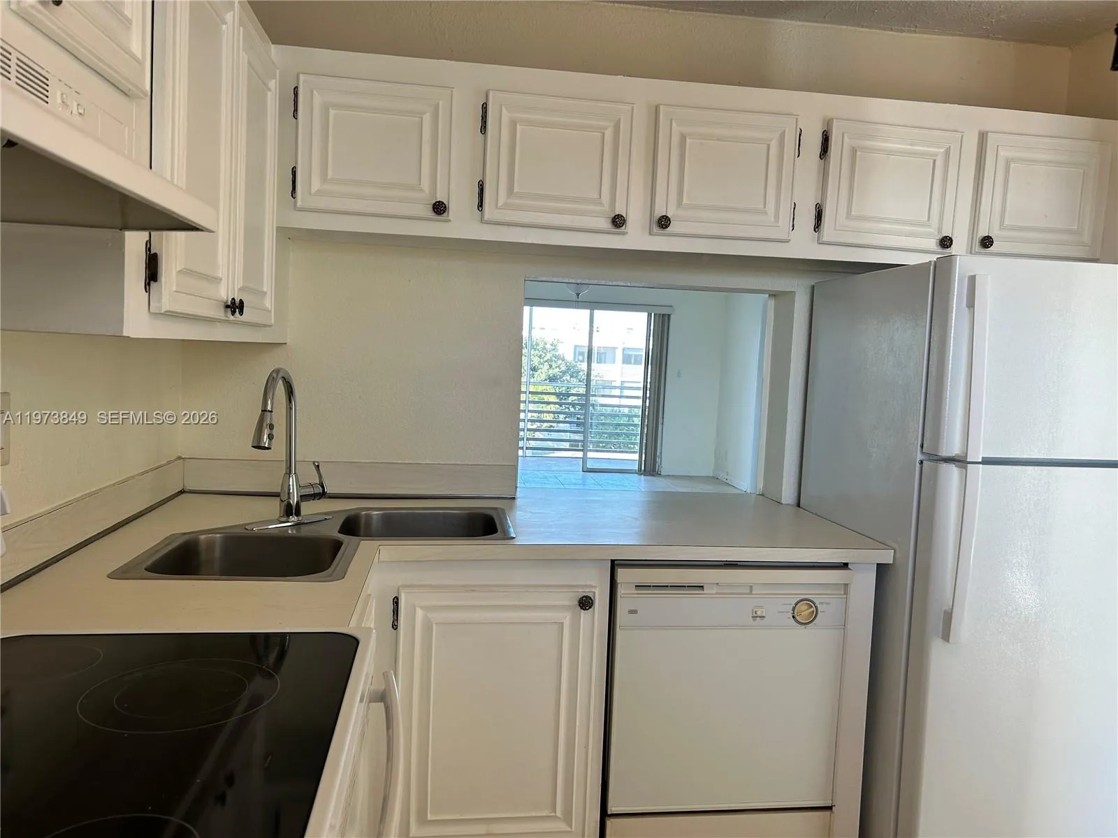 1541 S Ocean Blvd 415, Lauderdale By The Sea, Flor, Lauderdale By The Sea, Florida 33062, 2 Bedrooms Bedrooms, ,2 BathroomsBathrooms,Residential Lease,For Rent,1541 S Ocean Blvd 415, Lauderdale By The Sea, Flor,A11973849