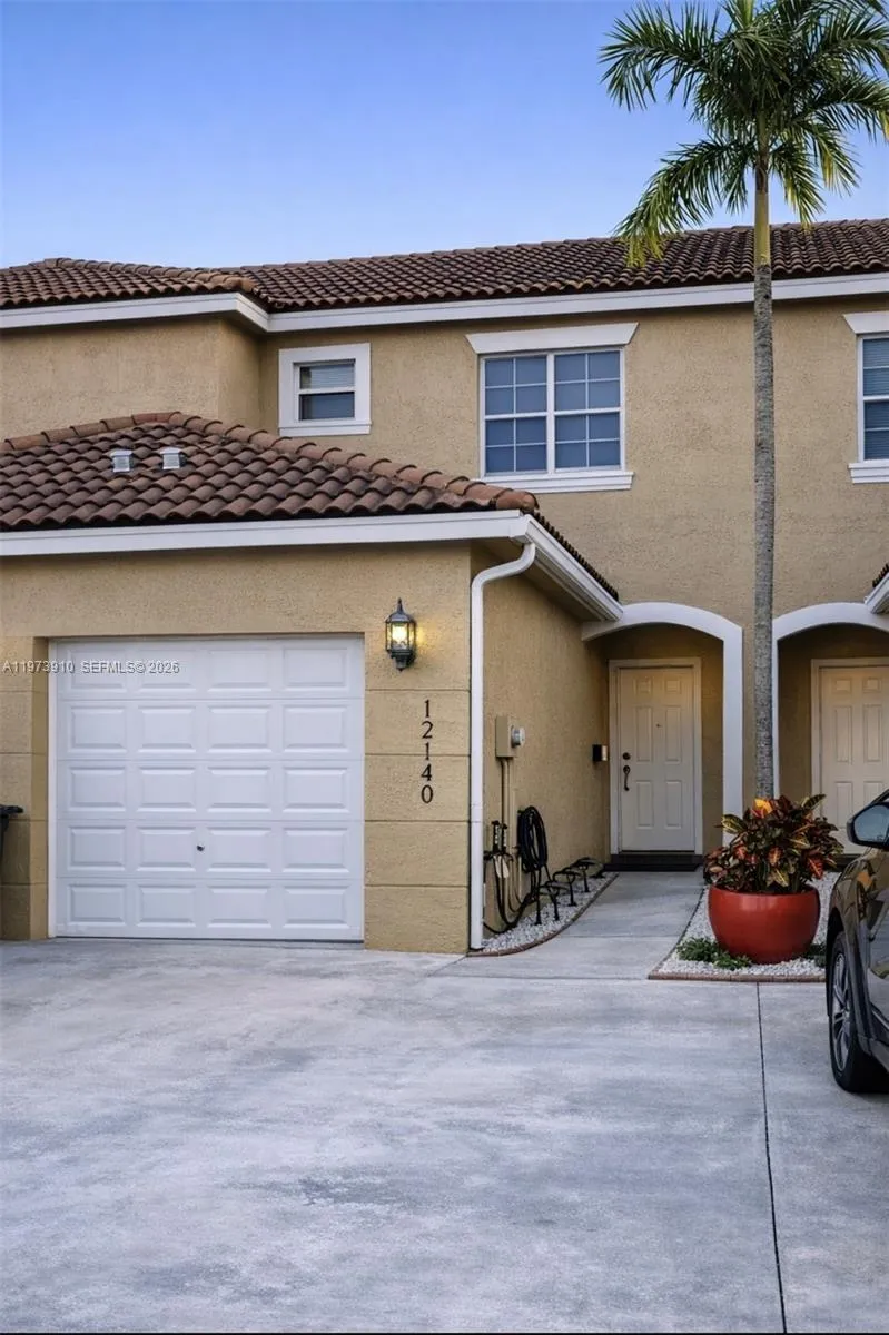 12140 Sw 4th St, Pembroke Pines, Florida 33025, Pembroke Pines, Florida 33025, 2 Bedrooms Bedrooms, ,2 BathroomsBathrooms,Residential,For Sale,12140 Sw 4th St, Pembroke Pines, Florida 33025,A11973910