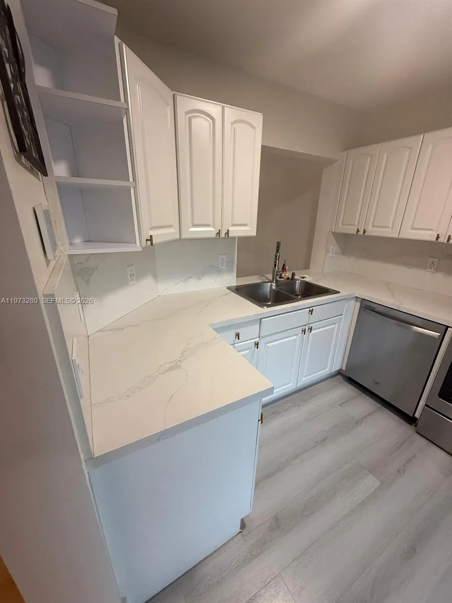 8240 Nw 10th St 10, Miami, Florida 33126, Miami, Florida 33126, 3 Bedrooms Bedrooms, ,2 BathroomsBathrooms,Residential Lease,For Rent,8240 Nw 10th St 10, Miami, Florida 33126,A11973280
