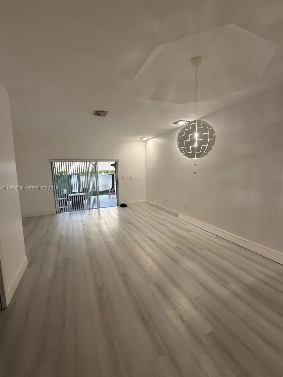 8240 Nw 10th St 10, Miami, Florida 33126, Miami, Florida 33126, 3 Bedrooms Bedrooms, ,2 BathroomsBathrooms,Residential Lease,For Rent,8240 Nw 10th St 10, Miami, Florida 33126,A11973280