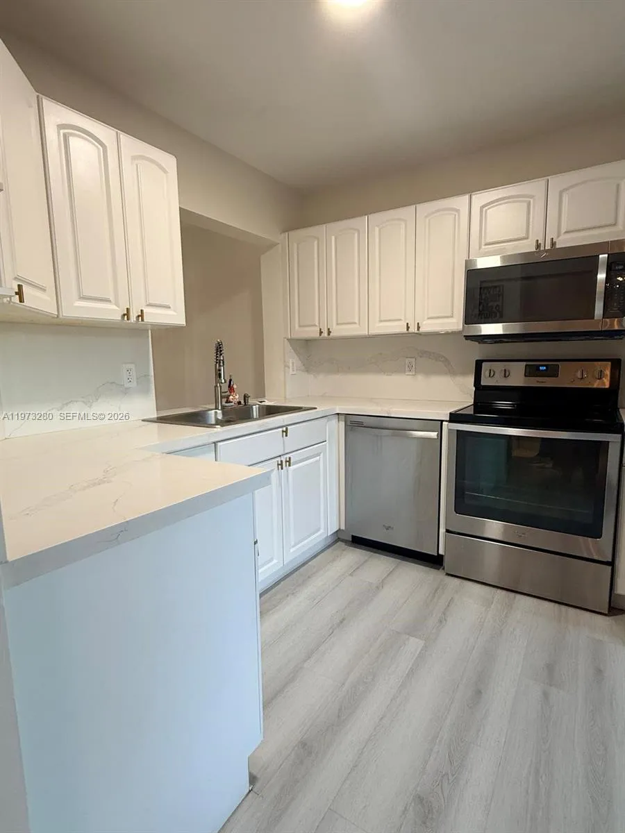 8240 Nw 10th St 10, Miami, Florida 33126, Miami, Florida 33126, 3 Bedrooms Bedrooms, ,2 BathroomsBathrooms,Residential Lease,For Rent,8240 Nw 10th St 10, Miami, Florida 33126,A11973280