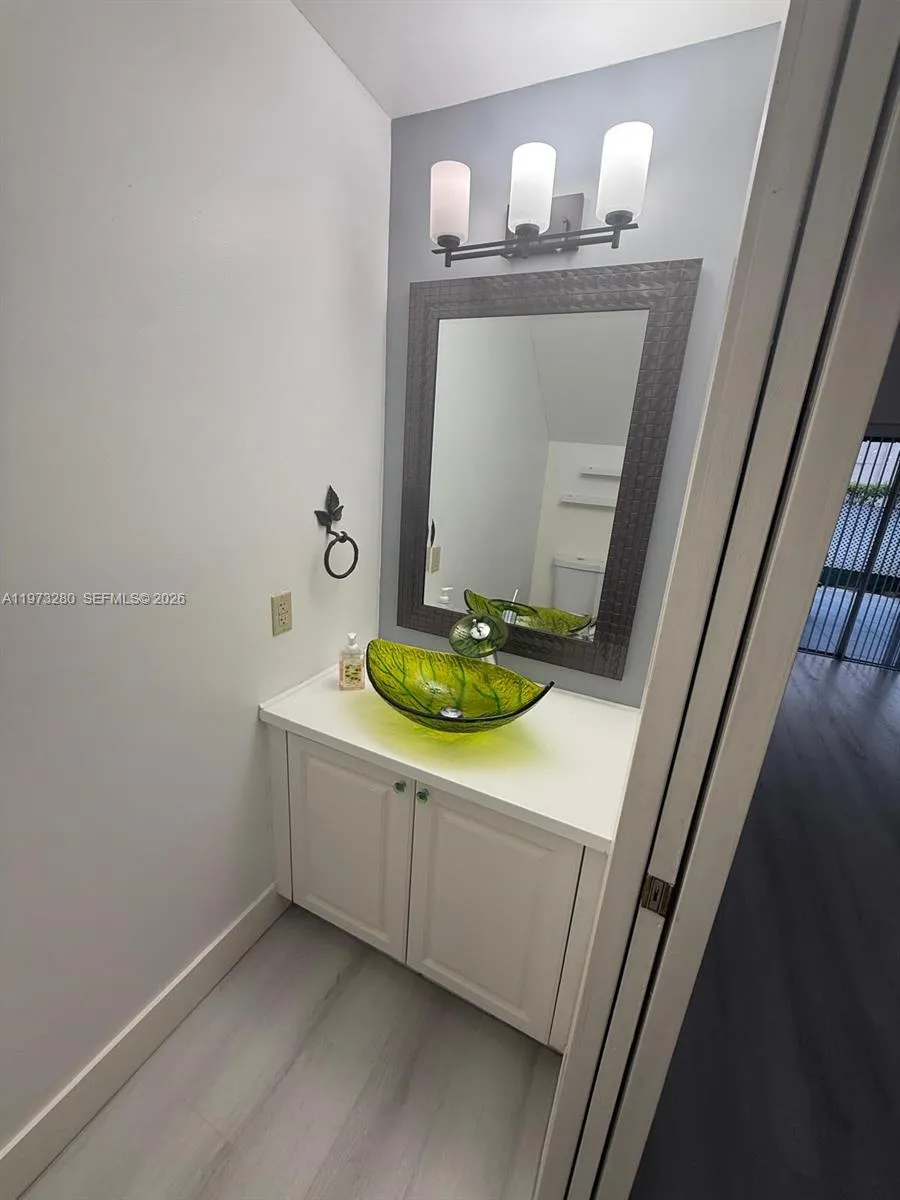 8240 Nw 10th St 10, Miami, Florida 33126, Miami, Florida 33126, 3 Bedrooms Bedrooms, ,2 BathroomsBathrooms,Residential Lease,For Rent,8240 Nw 10th St 10, Miami, Florida 33126,A11973280