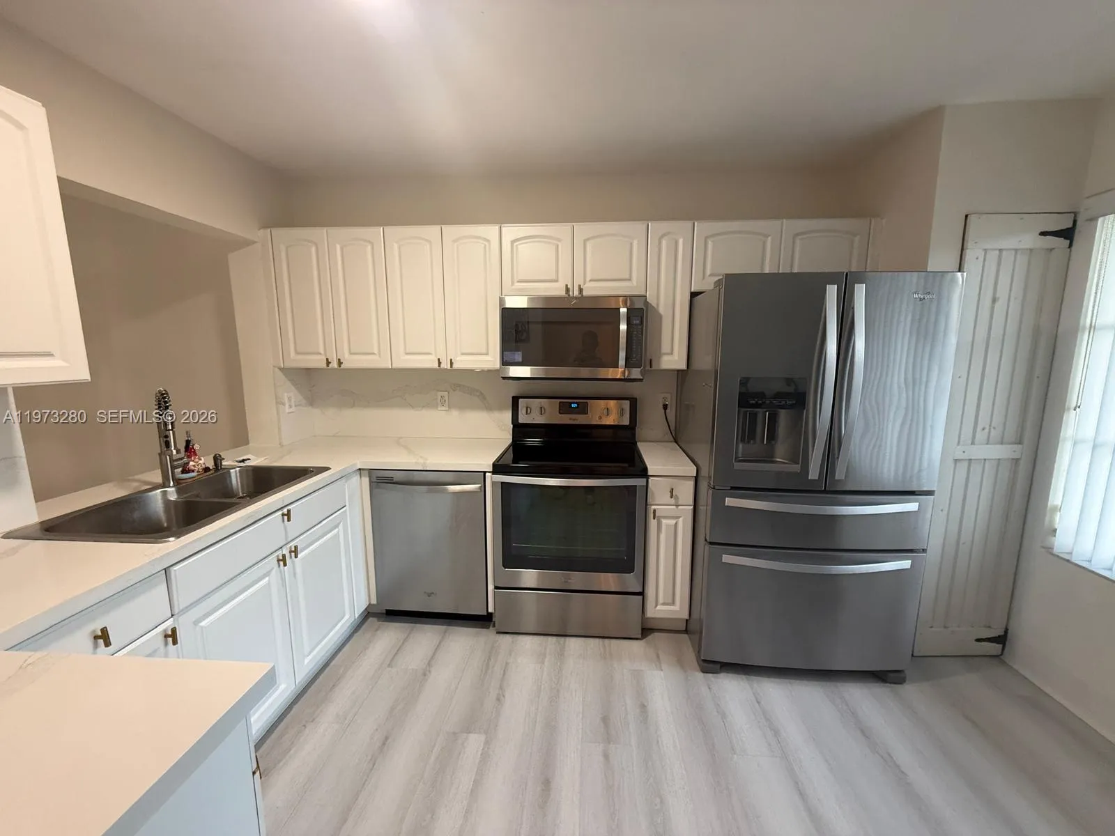 8240 Nw 10th St 10, Miami, Florida 33126, Miami, Florida 33126, 3 Bedrooms Bedrooms, ,2 BathroomsBathrooms,Residential Lease,For Rent,8240 Nw 10th St 10, Miami, Florida 33126,A11973280