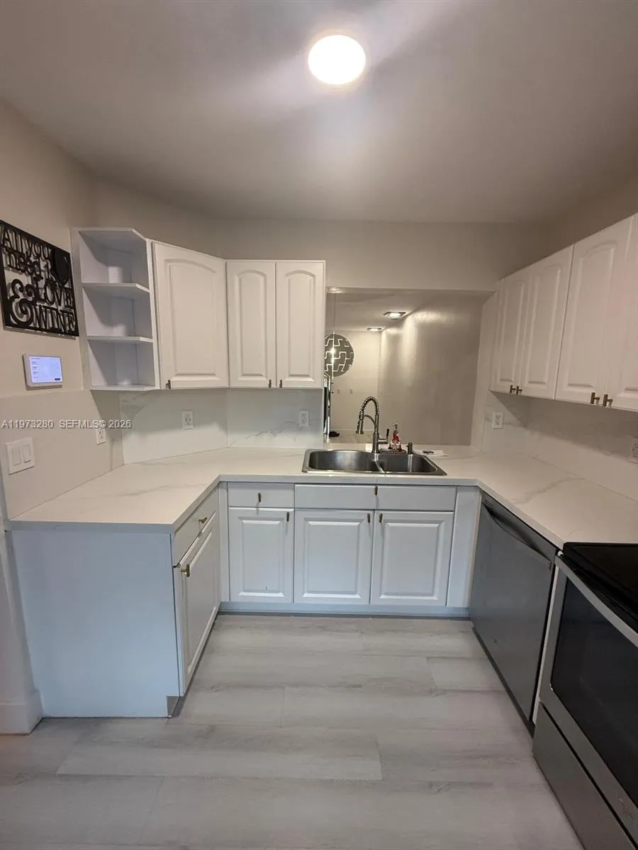 8240 Nw 10th St 10, Miami, Florida 33126, Miami, Florida 33126, 3 Bedrooms Bedrooms, ,2 BathroomsBathrooms,Residential Lease,For Rent,8240 Nw 10th St 10, Miami, Florida 33126,A11973280