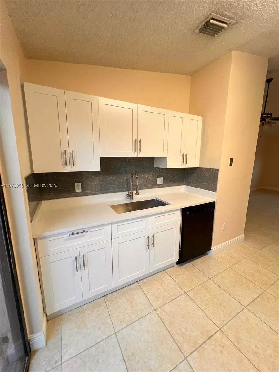 7735 W 29th Way 202, Hialeah, Florida 33018, Hialeah, Florida 33018, 2 Bedrooms Bedrooms, ,2 BathroomsBathrooms,Residential Lease,For Rent,7735 W 29th Way 202, Hialeah, Florida 33018,A11973956