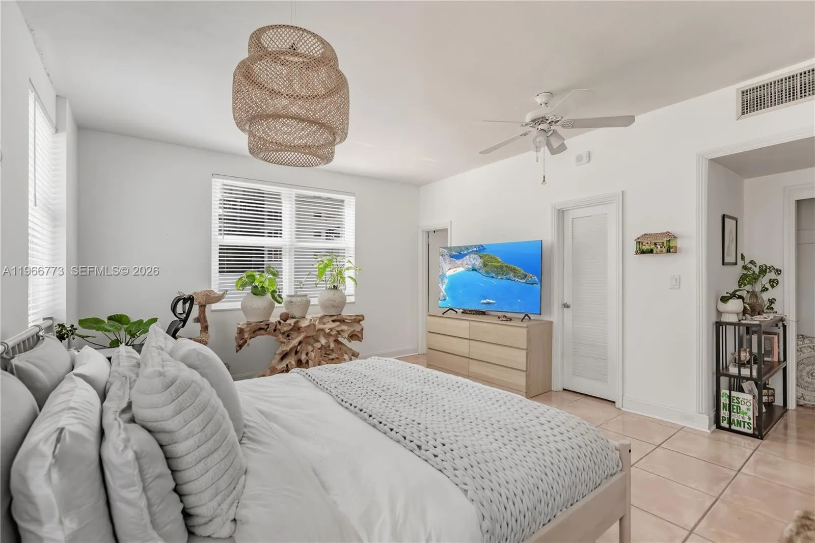 5001 Collins Ave 1k, Miami Beach, Florida 33140, Miami Beach, Florida 33140, 1 Bedroom Bedrooms, ,1 BathroomBathrooms,Residential Lease,For Rent,5001 Collins Ave 1k, Miami Beach, Florida 33140,A11966773