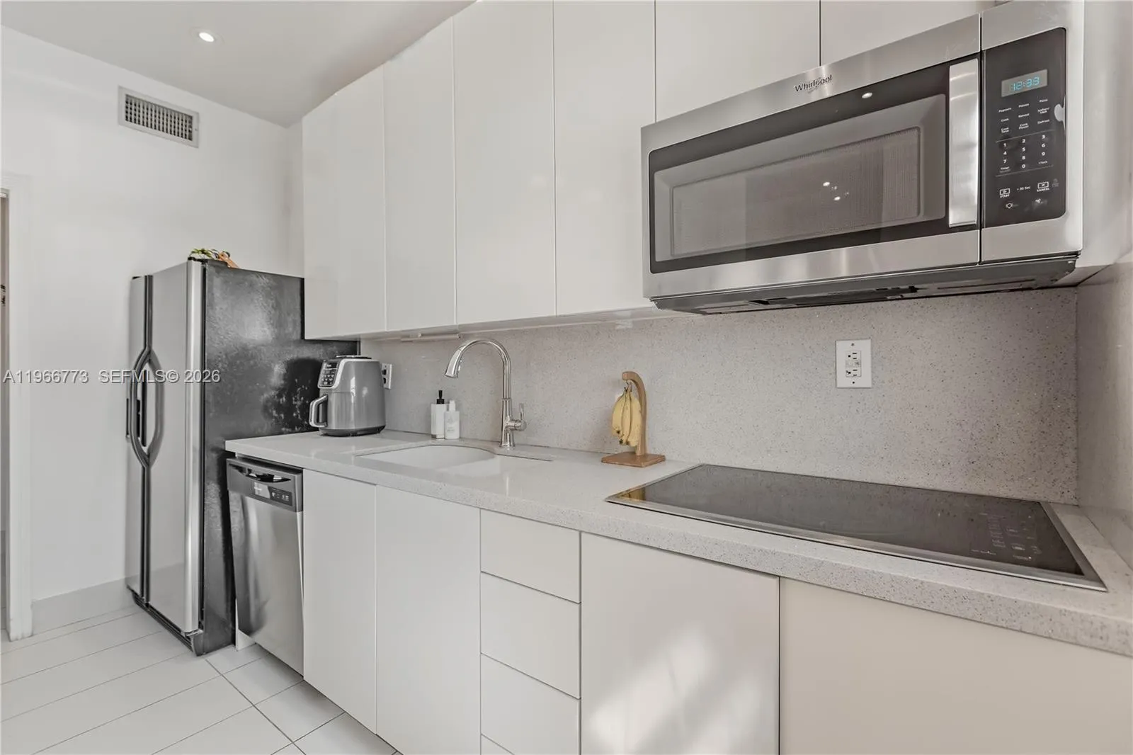 5001 Collins Ave 1k, Miami Beach, Florida 33140, Miami Beach, Florida 33140, 1 Bedroom Bedrooms, ,1 BathroomBathrooms,Residential Lease,For Rent,5001 Collins Ave 1k, Miami Beach, Florida 33140,A11966773