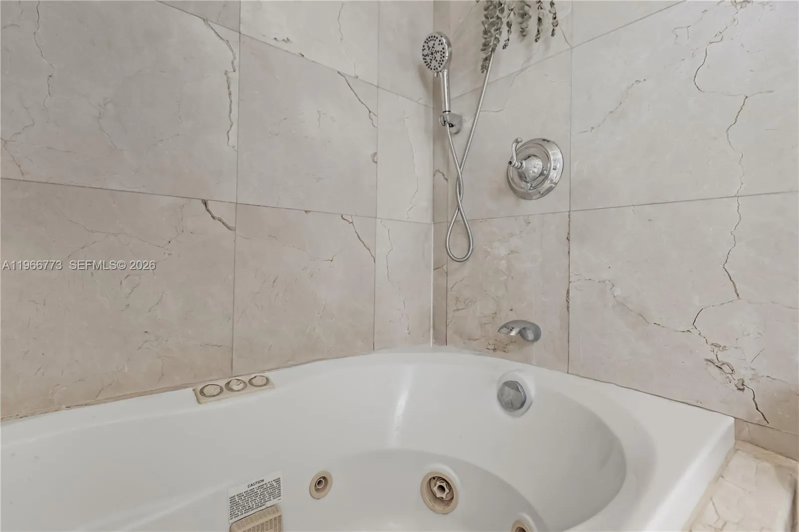 5001 Collins Ave 1k, Miami Beach, Florida 33140, Miami Beach, Florida 33140, 1 Bedroom Bedrooms, ,1 BathroomBathrooms,Residential Lease,For Rent,5001 Collins Ave 1k, Miami Beach, Florida 33140,A11966773
