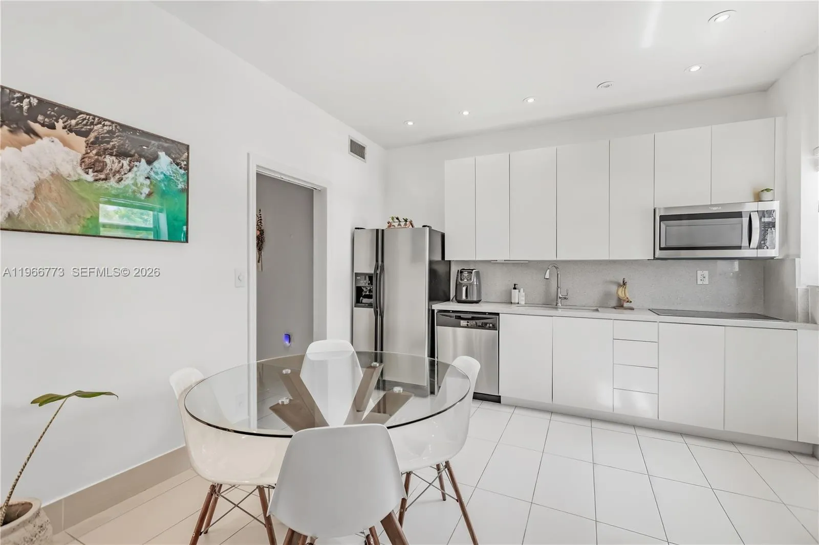 5001 Collins Ave 1k, Miami Beach, Florida 33140, Miami Beach, Florida 33140, 1 Bedroom Bedrooms, ,1 BathroomBathrooms,Residential Lease,For Rent,5001 Collins Ave 1k, Miami Beach, Florida 33140,A11966773