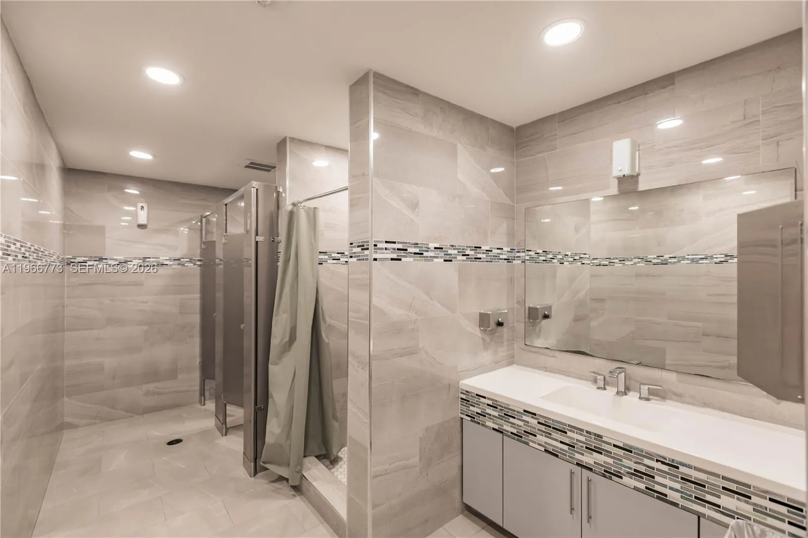 5001 Collins Ave 1k, Miami Beach, Florida 33140, Miami Beach, Florida 33140, 1 Bedroom Bedrooms, ,1 BathroomBathrooms,Residential Lease,For Rent,5001 Collins Ave 1k, Miami Beach, Florida 33140,A11966773