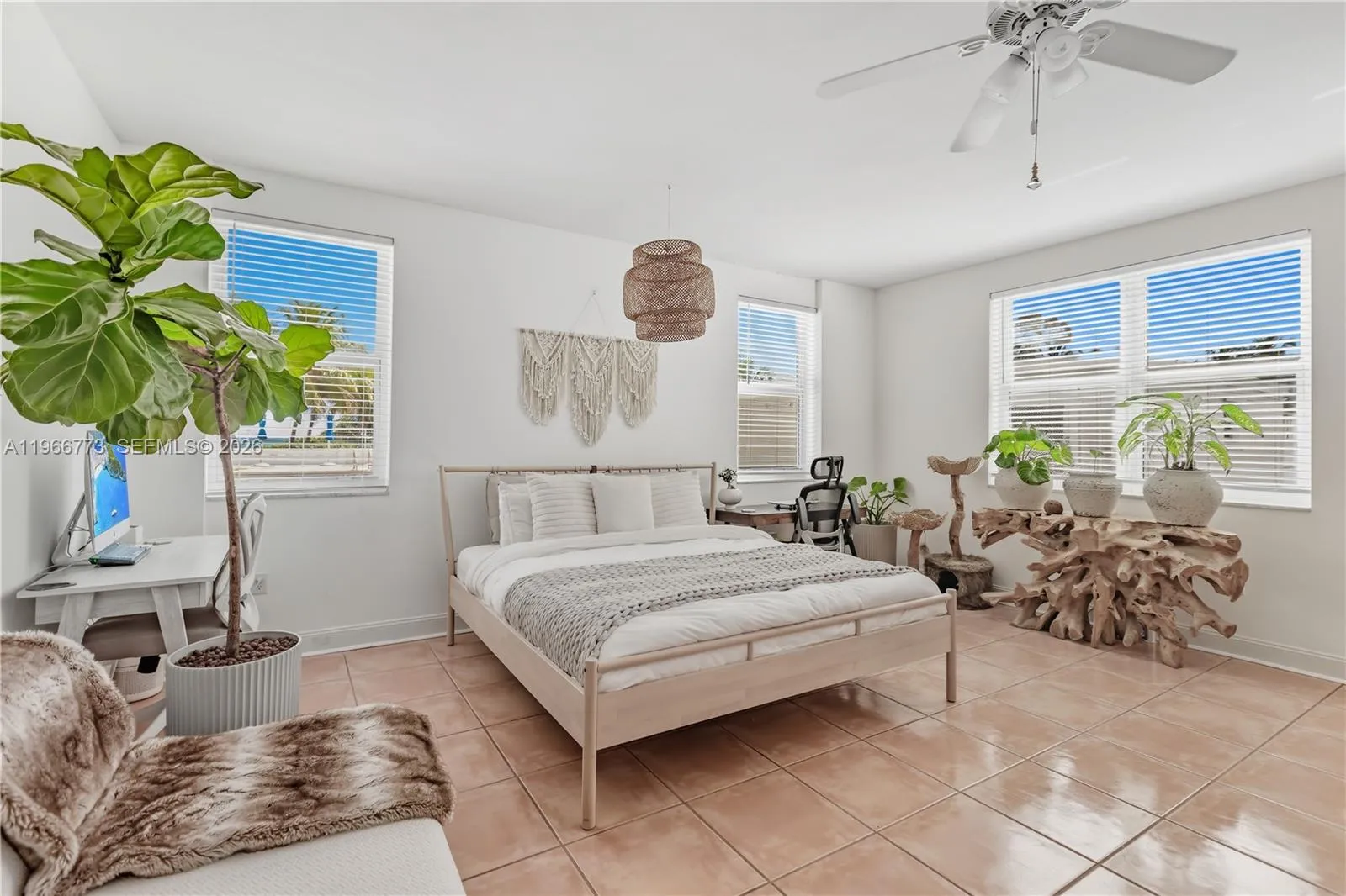 5001 Collins Ave 1k, Miami Beach, Florida 33140, Miami Beach, Florida 33140, 1 Bedroom Bedrooms, ,1 BathroomBathrooms,Residential Lease,For Rent,5001 Collins Ave 1k, Miami Beach, Florida 33140,A11966773