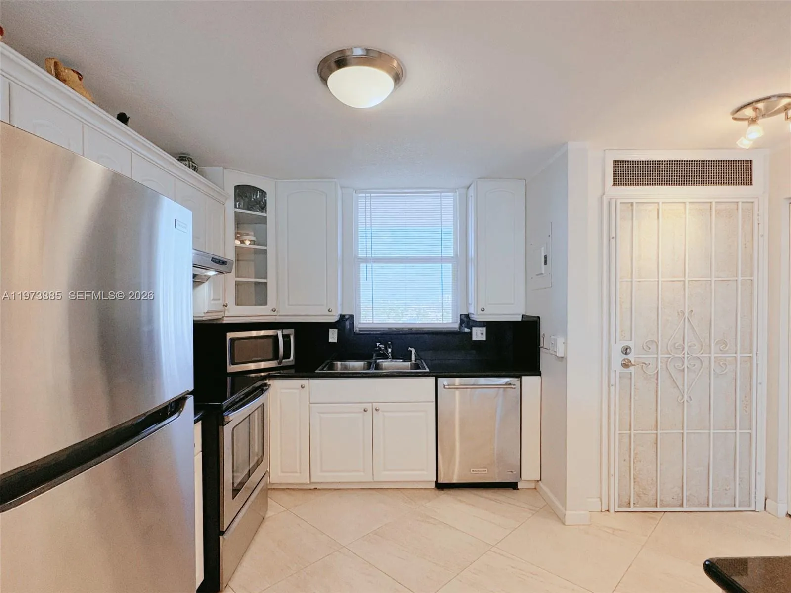 3100 Ne 49th St 1010, Fort Lauderdale, Florida 333, Fort Lauderdale, Florida 33308, 2 Bedrooms Bedrooms, ,2 BathroomsBathrooms,Residential Lease,For Rent,3100 Ne 49th St 1010, Fort Lauderdale, Florida 333,A11973885