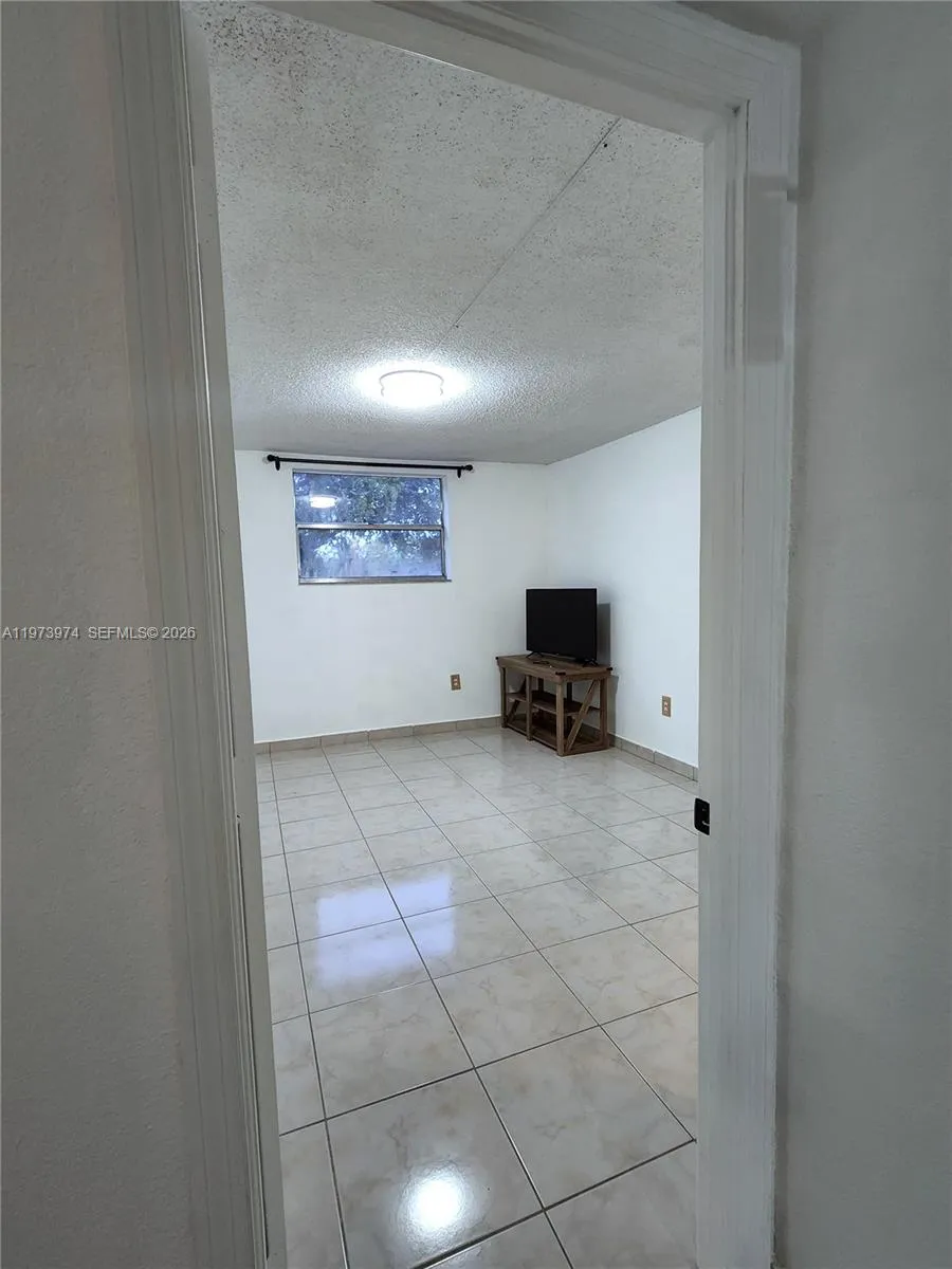 666 W 81st St 209, Hialeah, Florida 33014, Hialeah, Florida 33014, 1 Bedroom Bedrooms, ,1 BathroomBathrooms,Residential Lease,For Rent,666 W 81st St 209, Hialeah, Florida 33014,A11973974