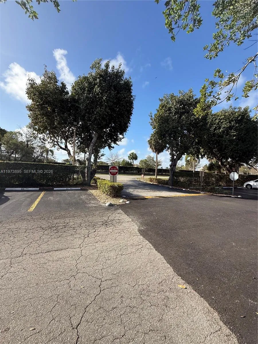 671 Ne 195th St 227-e, Miami, Florida 33179, Miami, Florida 33179, 2 Bedrooms Bedrooms, ,2 BathroomsBathrooms,Residential,For Sale,671 Ne 195th St 227-e, Miami, Florida 33179,A11973895