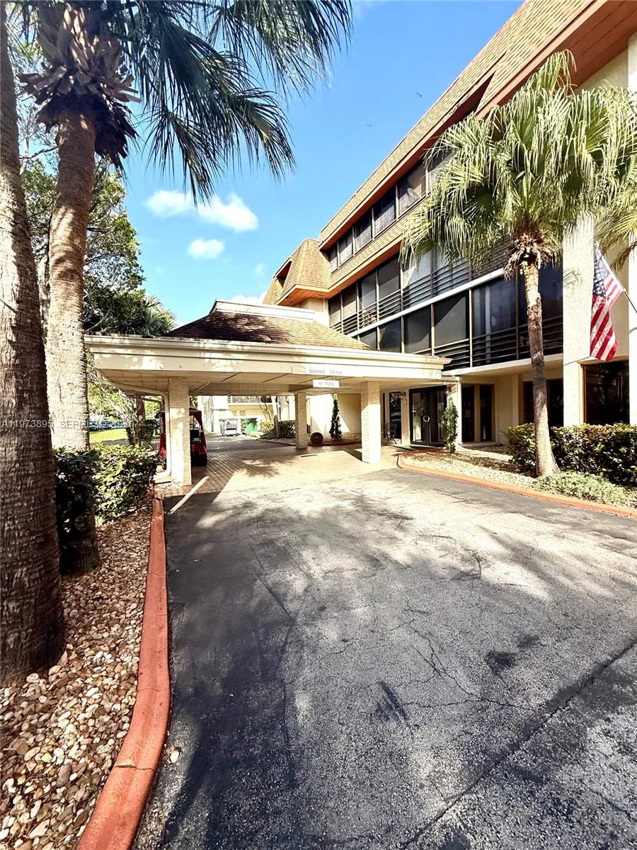 671 Ne 195th St 227-e, Miami, Florida 33179, Miami, Florida 33179, 2 Bedrooms Bedrooms, ,2 BathroomsBathrooms,Residential,For Sale,671 Ne 195th St 227-e, Miami, Florida 33179,A11973895