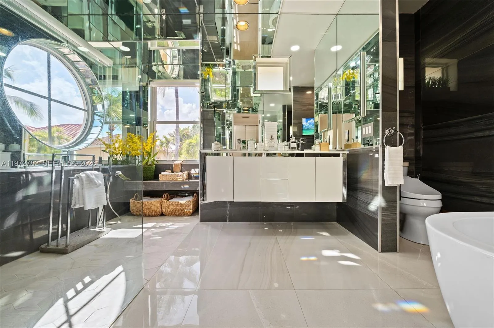 Master Bathroom, Separate shower & tub