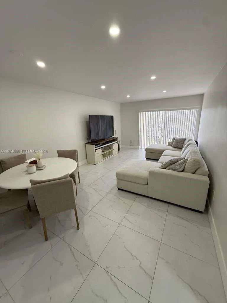 7727 Sw 86th St A1-303, Miami, Florida 33143, Miami, Florida 33143, 1 Bedroom Bedrooms, ,1 BathroomBathrooms,Residential Lease,For Rent,7727 Sw 86th St A1-303, Miami, Florida 33143,A11974088