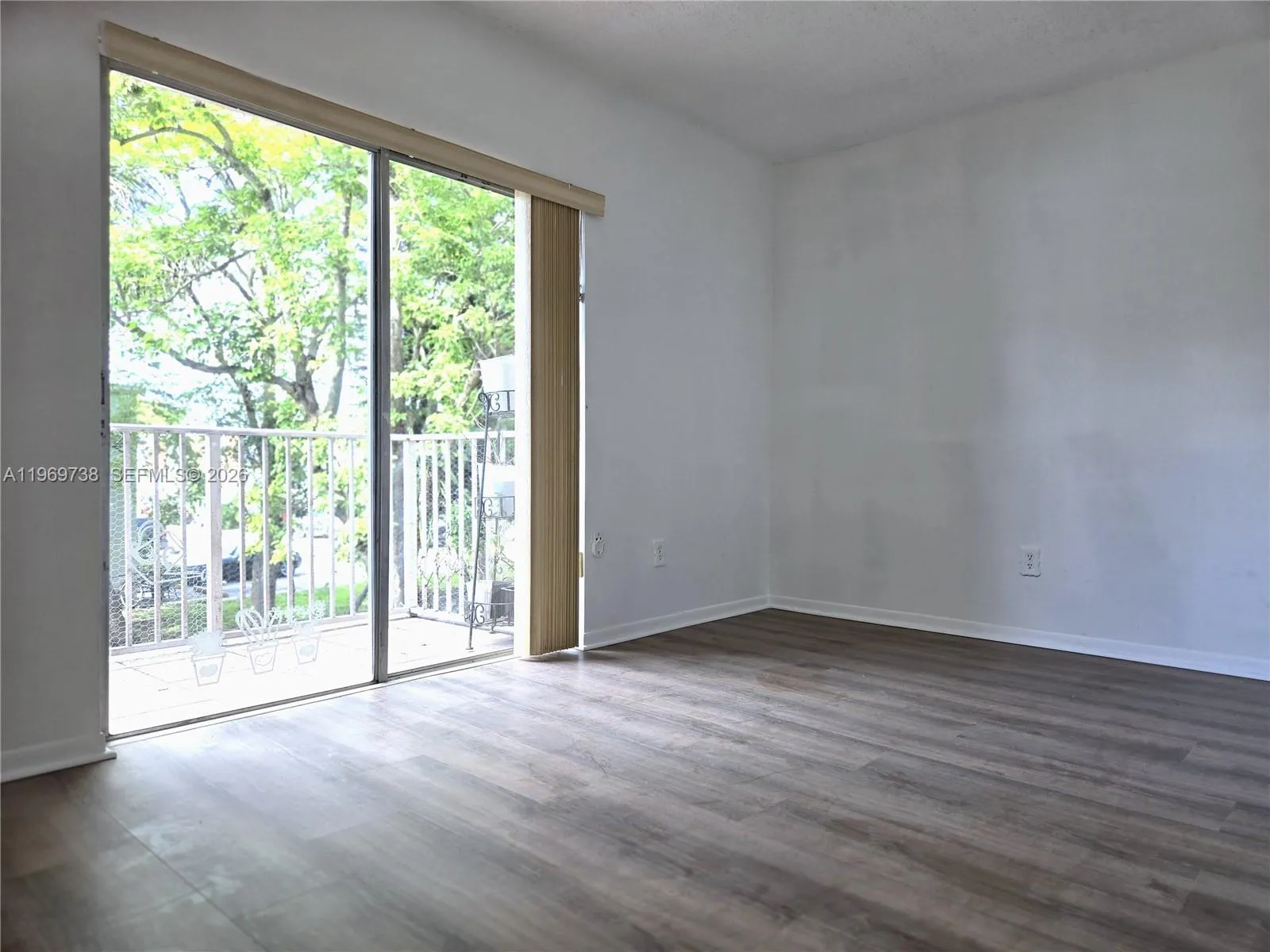 300 Nw 107th Ave 206, Miami, Florida 33172, Miami, Florida 33172, 3 Bedrooms Bedrooms, ,1 BathroomBathrooms,Residential Lease,For Rent,300 Nw 107th Ave 206, Miami, Florida 33172,A11969738