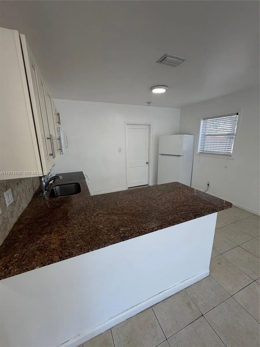 6400 Sw 58th Pl, South Miami, Florida 33143, South Miami, Florida 33143, 3 Bedrooms Bedrooms, ,1 BathroomBathrooms,Residential Lease,For Rent,6400 Sw 58th Pl, South Miami, Florida 33143,A11974100
