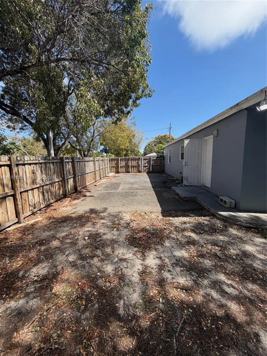 6400 Sw 58th Pl, South Miami, Florida 33143, South Miami, Florida 33143, 3 Bedrooms Bedrooms, ,1 BathroomBathrooms,Residential Lease,For Rent,6400 Sw 58th Pl, South Miami, Florida 33143,A11974100