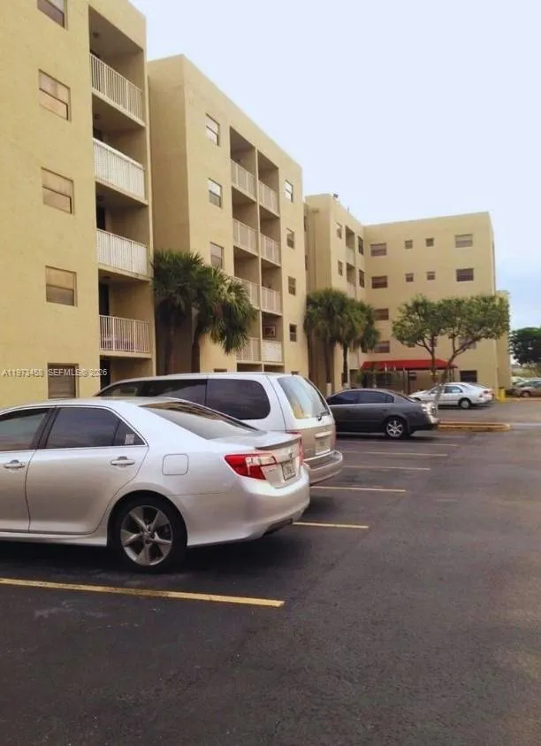 8185 Nw 7th St 404, Miami, Florida 33126, Miami, Florida 33126, 2 Bedrooms Bedrooms, ,2 BathroomsBathrooms,Residential Lease,For Rent,8185 Nw 7th St 404, Miami, Florida 33126,A11973458