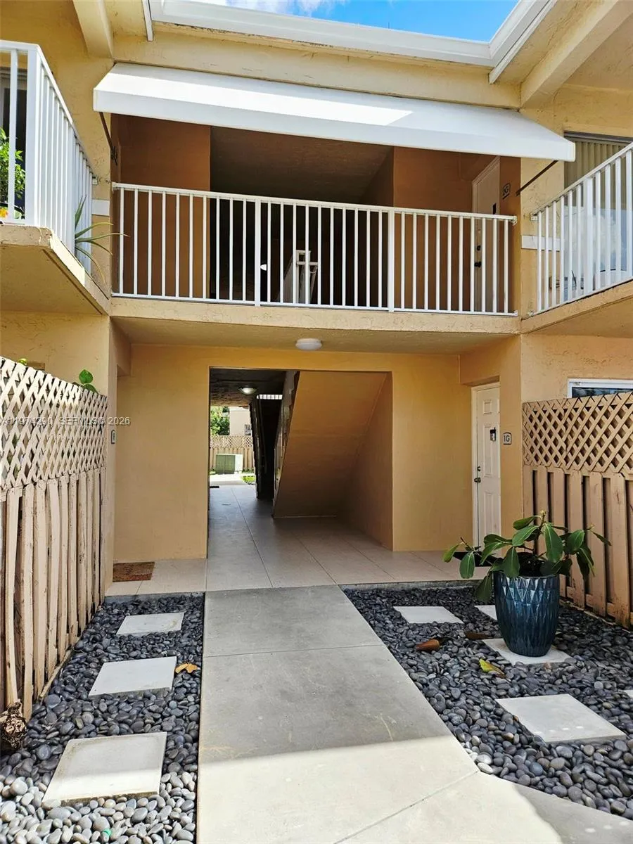 4560 Nw 79 Ave 2h, Doral, Florida 33166, Doral, Florida 33166, 2 Bedrooms Bedrooms, ,2 BathroomsBathrooms,Residential Lease,For Rent,4560 Nw 79 Ave 2h, Doral, Florida 33166,A11974290