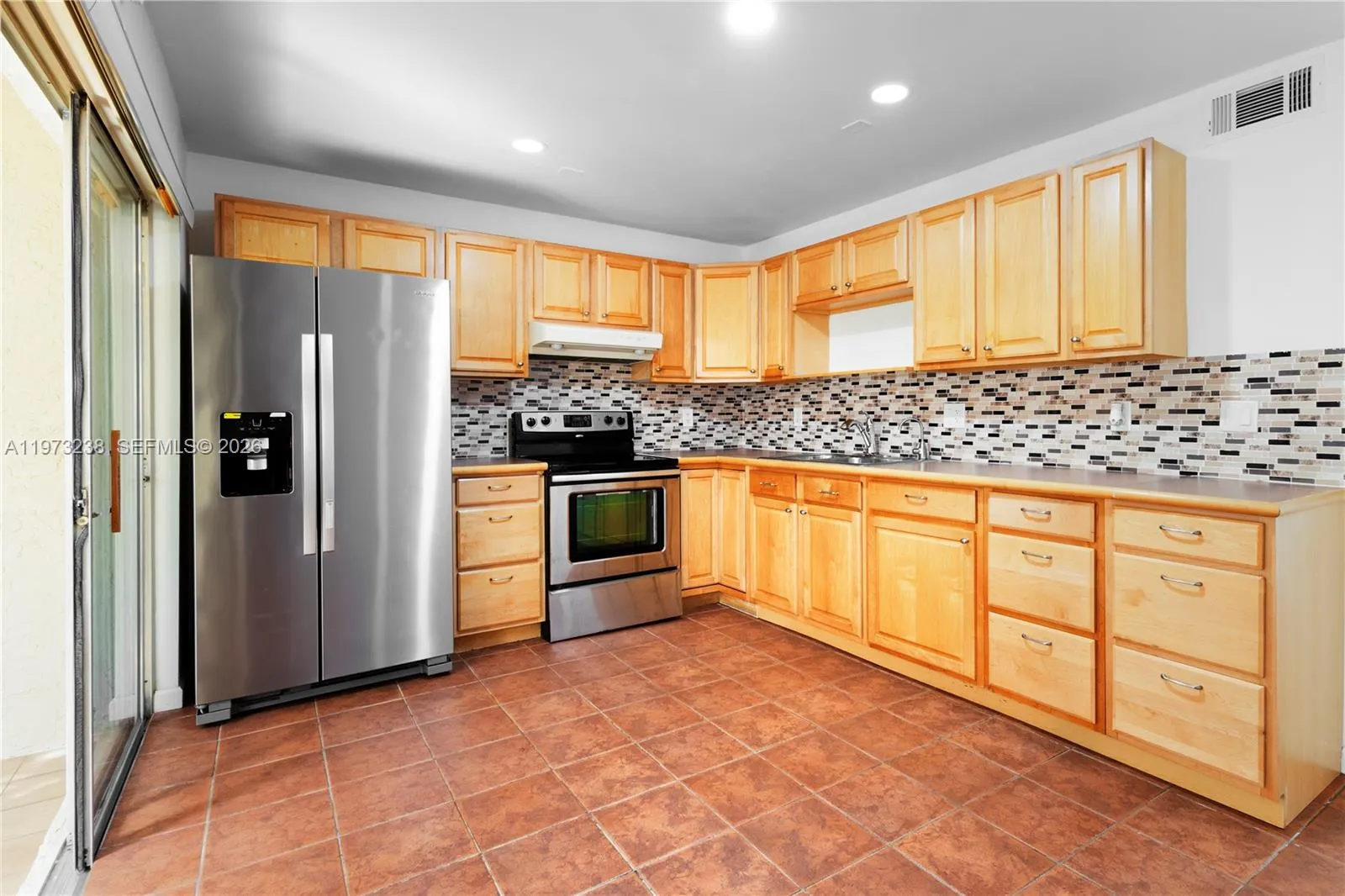 5216 Ne 6th Ave B3, Oakland Park, Florida 33334, Oakland Park, Florida 33334, 2 Bedrooms Bedrooms, ,1 BathroomBathrooms,Residential,For Sale,5216 Ne 6th Ave B3, Oakland Park, Florida 33334,A11973238