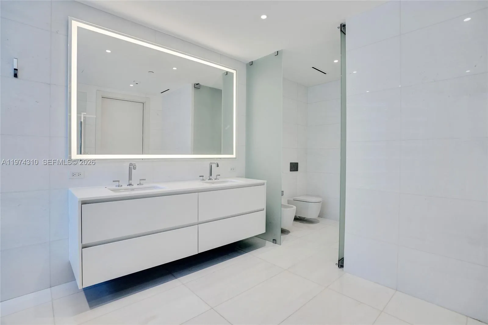 300 Biscayne Blvd Way 1807, Miami, Florida 33131, Miami, Florida 33131, 2 Bedrooms Bedrooms, ,3 BathroomsBathrooms,Residential,For Sale,300 Biscayne Blvd Way 1807, Miami, Florida 33131,A11974310