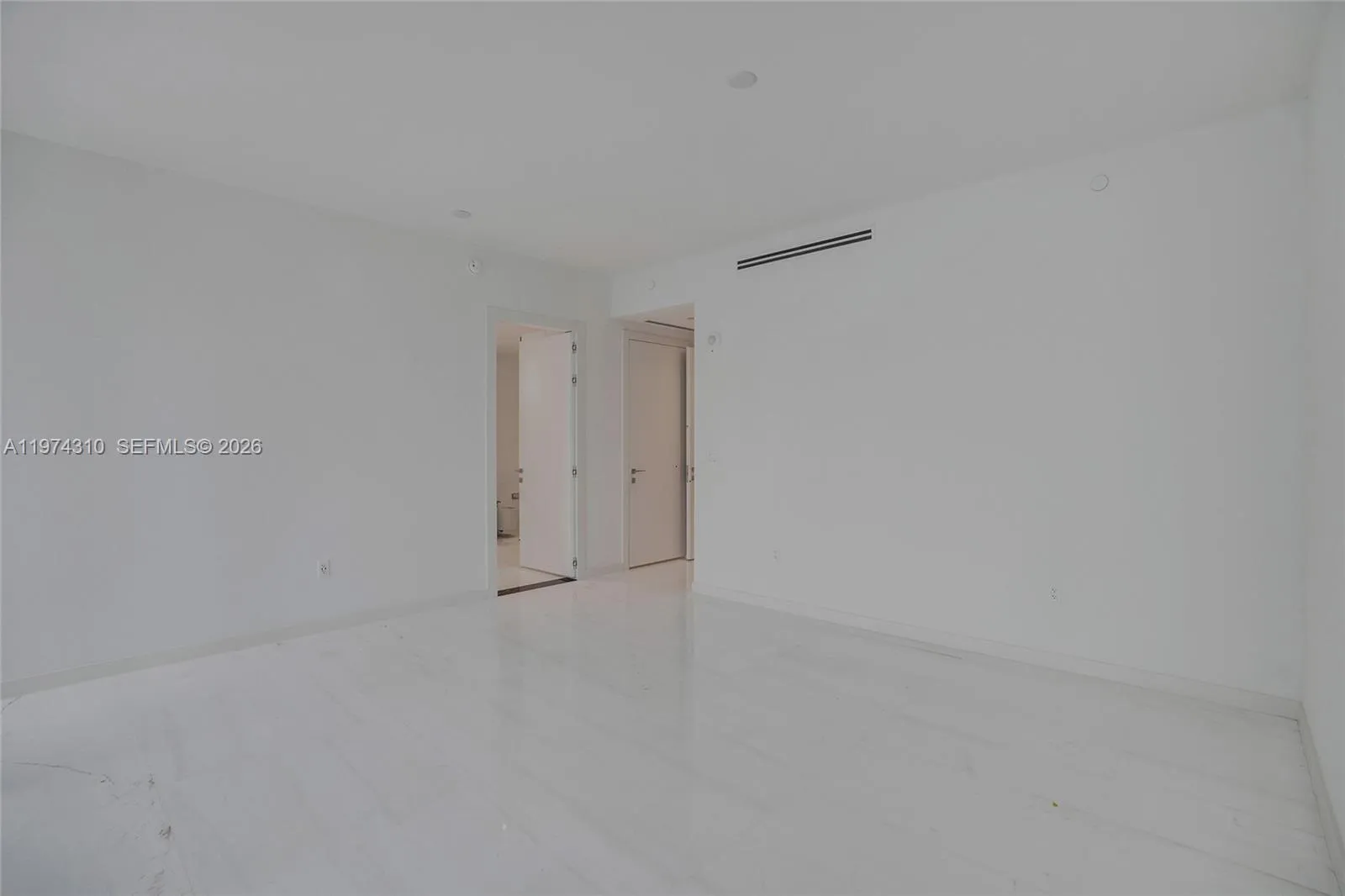 300 Biscayne Blvd Way 1807, Miami, Florida 33131, Miami, Florida 33131, 2 Bedrooms Bedrooms, ,3 BathroomsBathrooms,Residential,For Sale,300 Biscayne Blvd Way 1807, Miami, Florida 33131,A11974310
