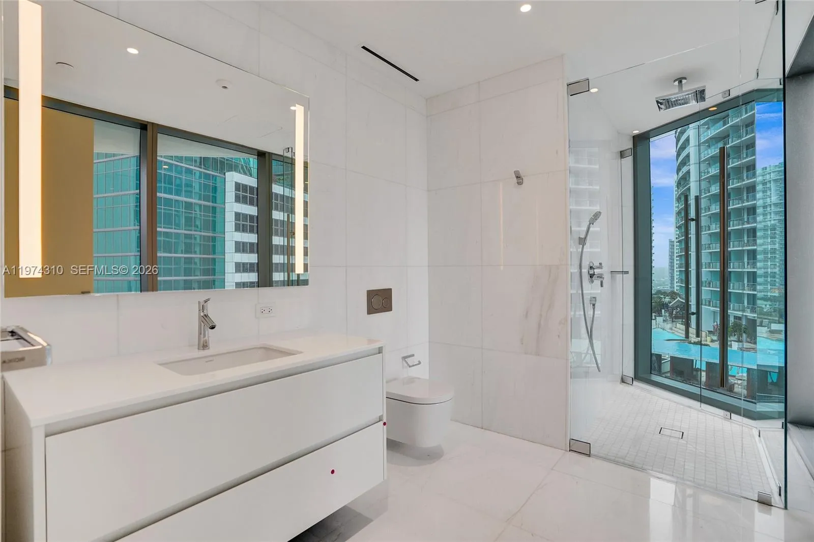 300 Biscayne Blvd Way 1807, Miami, Florida 33131, Miami, Florida 33131, 2 Bedrooms Bedrooms, ,3 BathroomsBathrooms,Residential,For Sale,300 Biscayne Blvd Way 1807, Miami, Florida 33131,A11974310