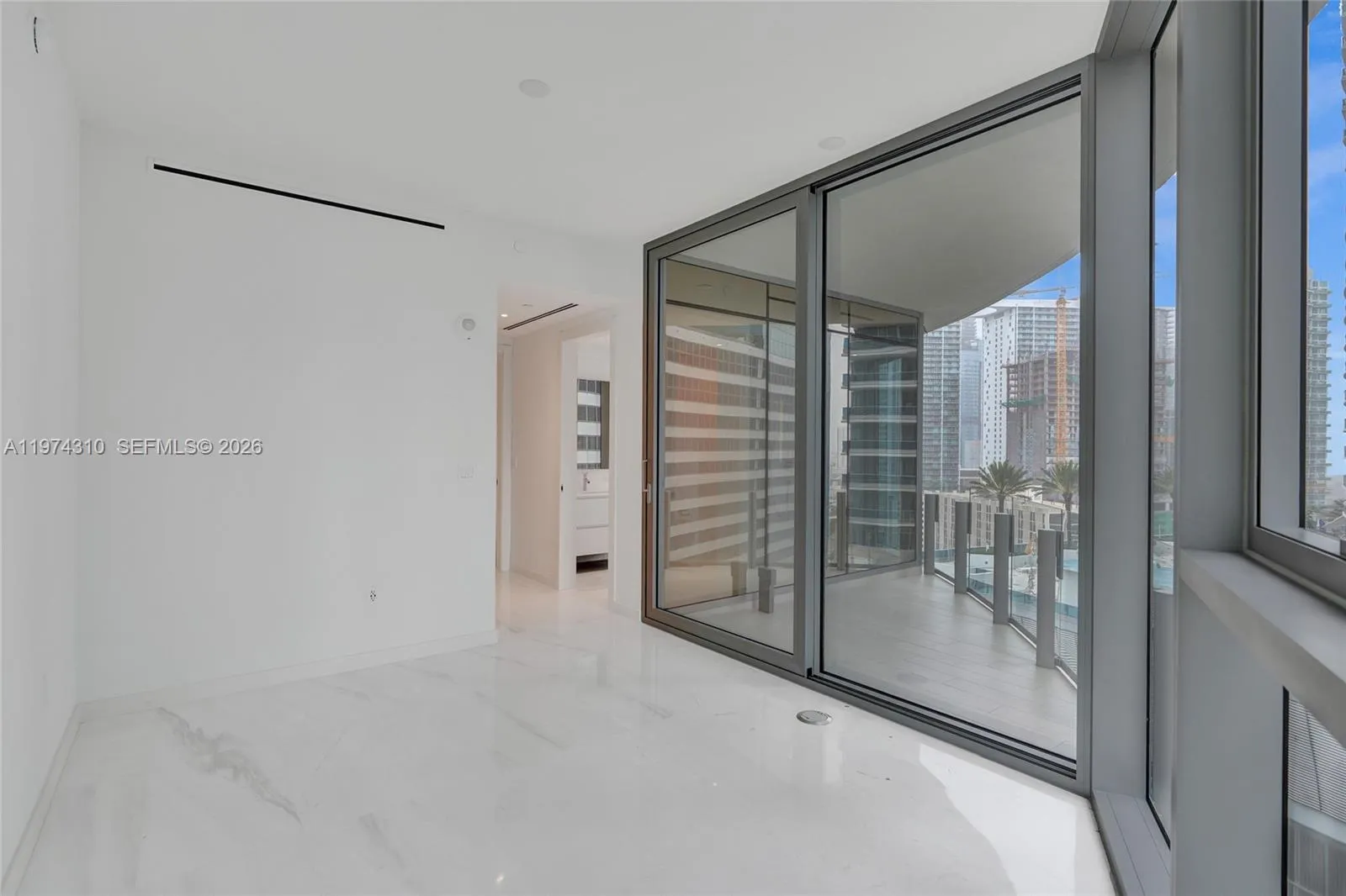 300 Biscayne Blvd Way 1807, Miami, Florida 33131, Miami, Florida 33131, 2 Bedrooms Bedrooms, ,3 BathroomsBathrooms,Residential,For Sale,300 Biscayne Blvd Way 1807, Miami, Florida 33131,A11974310