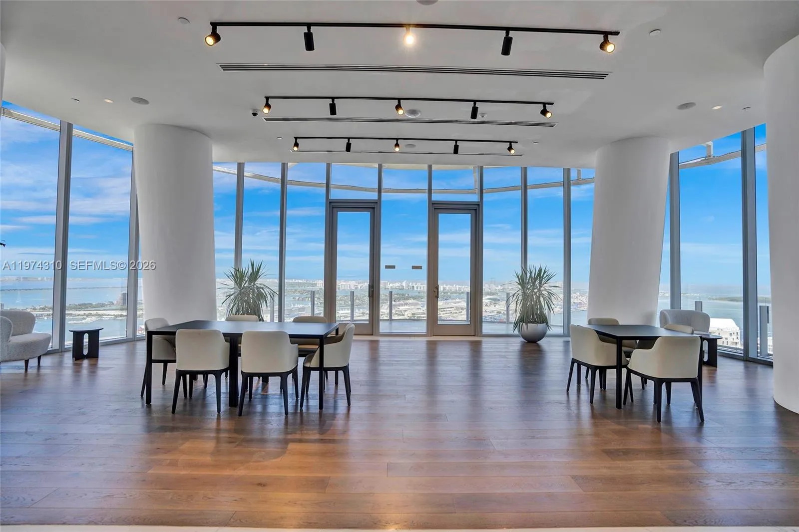 300 Biscayne Blvd Way 1807, Miami, Florida 33131, Miami, Florida 33131, 2 Bedrooms Bedrooms, ,3 BathroomsBathrooms,Residential,For Sale,300 Biscayne Blvd Way 1807, Miami, Florida 33131,A11974310