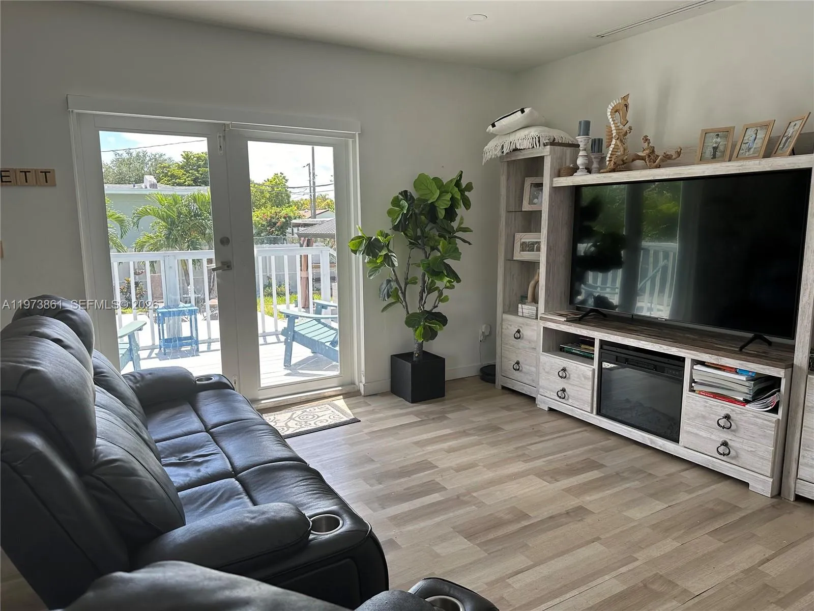 2401 Sw 83rd Ave, Miami, Florida 33155, Miami, Florida 33155, 3 Bedrooms Bedrooms, ,2 BathroomsBathrooms,Residential,For Sale,2401 Sw 83rd Ave, Miami, Florida 33155,A11973861