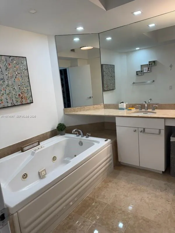 4779 Collins Ave 3504, Miami Beach, Florida 33140, Miami Beach, Florida 33140, 2 Bedrooms Bedrooms, ,2 BathroomsBathrooms,Residential Lease,For Rent,4779 Collins Ave 3504, Miami Beach, Florida 33140,A11974547