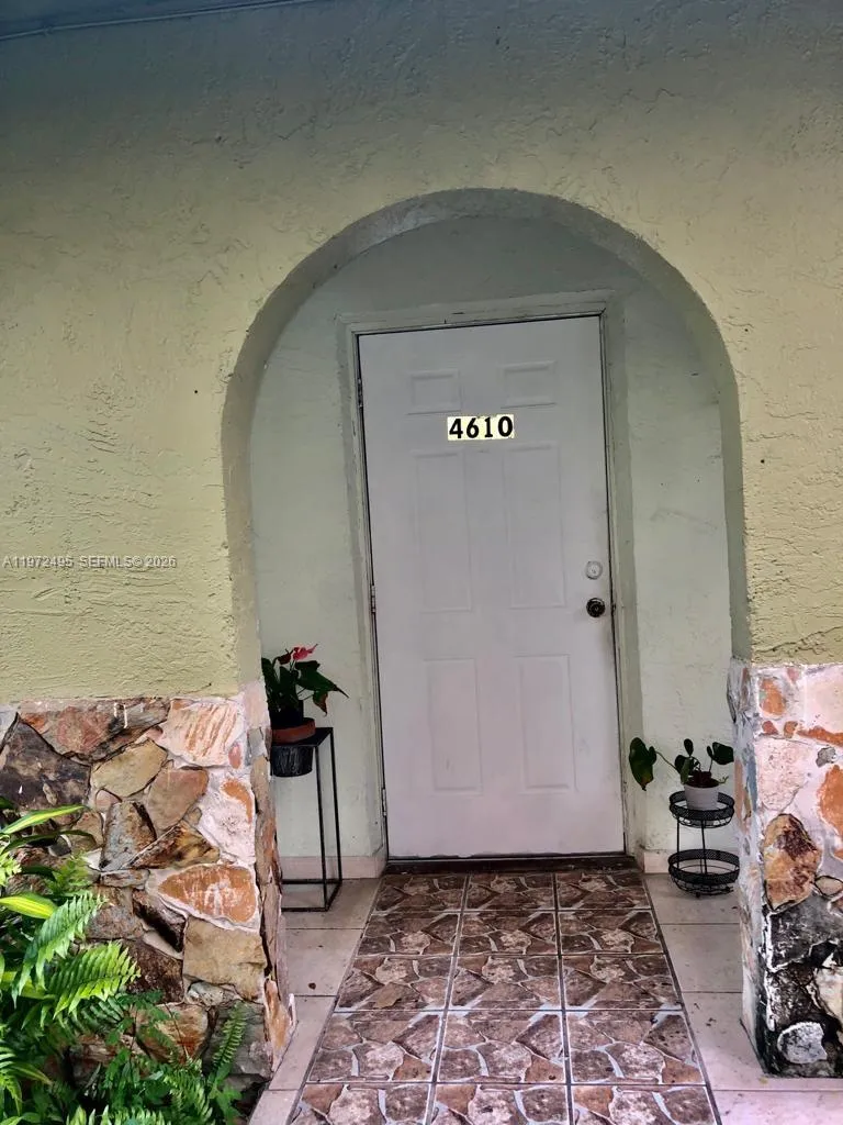 4610 Sw 43rd Ter, Dania Beach, Florida 33314, Dania Beach, Florida 33314, 3 Bedrooms Bedrooms, ,2 BathroomsBathrooms,Residential,For Sale,4610 Sw 43rd Ter, Dania Beach, Florida 33314,A11972495