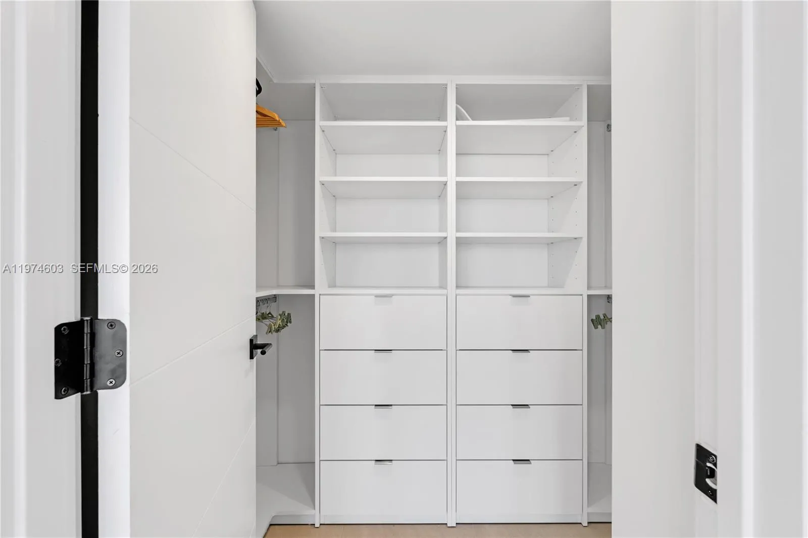 881 Ocean Dr 27d, Key Biscayne, Florida 33149, Key Biscayne, Florida 33149, 2 Bedrooms Bedrooms, ,2 BathroomsBathrooms,Residential Lease,For Rent,881 Ocean Dr 27d, Key Biscayne, Florida 33149,A11974603