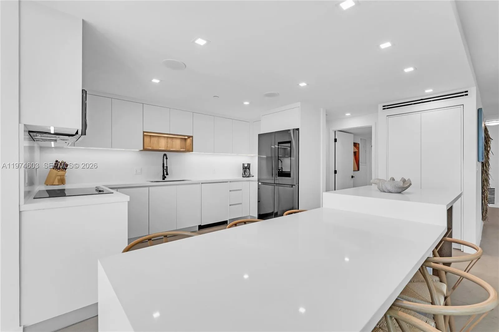 881 Ocean Dr 27d, Key Biscayne, Florida 33149, Key Biscayne, Florida 33149, 2 Bedrooms Bedrooms, ,2 BathroomsBathrooms,Residential Lease,For Rent,881 Ocean Dr 27d, Key Biscayne, Florida 33149,A11974603