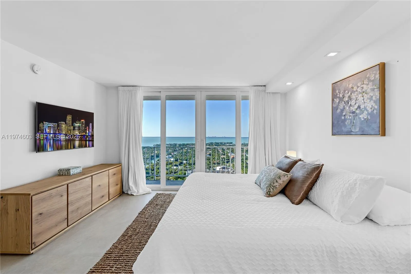 881 Ocean Dr 27d, Key Biscayne, Florida 33149, Key Biscayne, Florida 33149, 2 Bedrooms Bedrooms, ,2 BathroomsBathrooms,Residential Lease,For Rent,881 Ocean Dr 27d, Key Biscayne, Florida 33149,A11974603