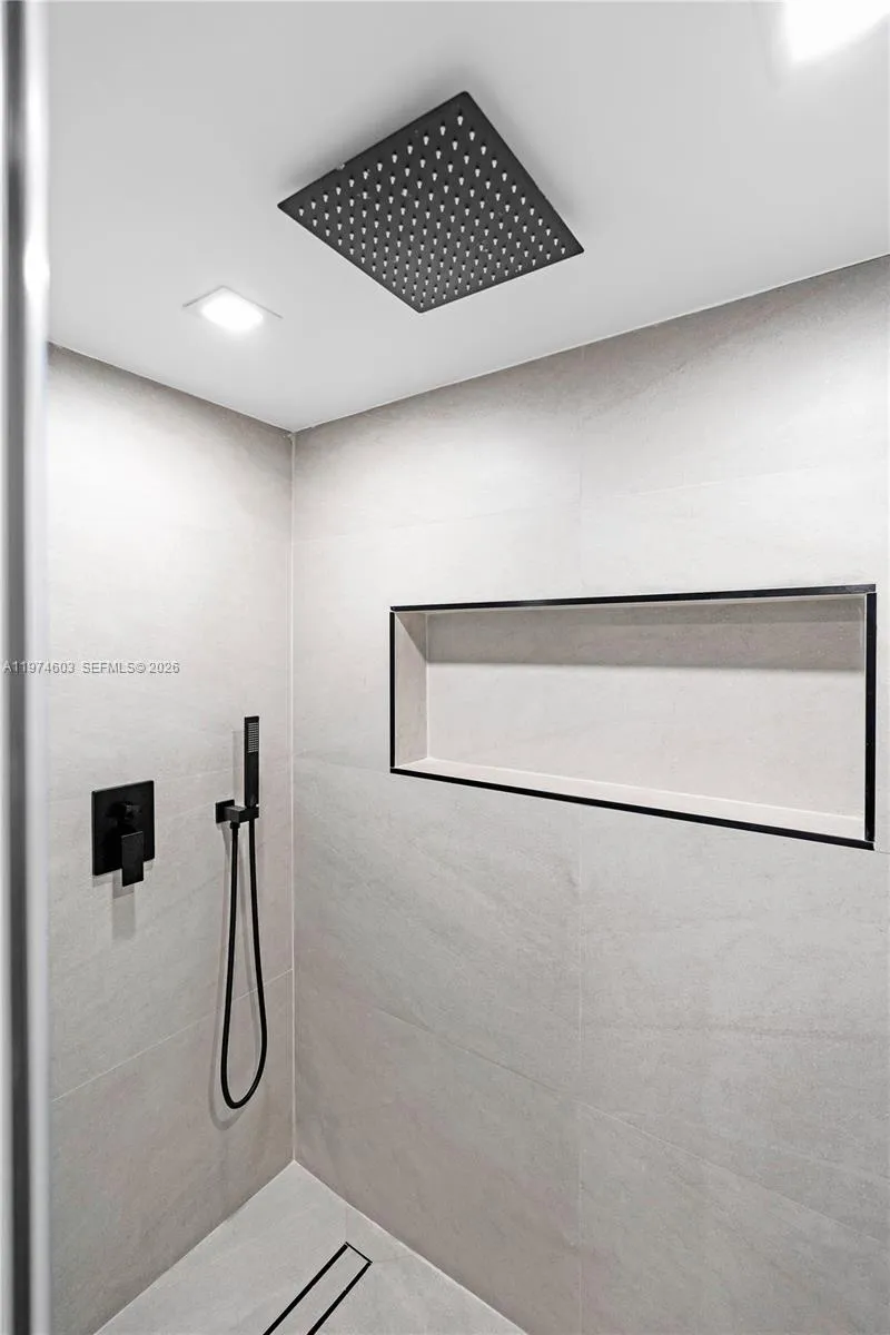 881 Ocean Dr 27d, Key Biscayne, Florida 33149, Key Biscayne, Florida 33149, 2 Bedrooms Bedrooms, ,2 BathroomsBathrooms,Residential Lease,For Rent,881 Ocean Dr 27d, Key Biscayne, Florida 33149,A11974603