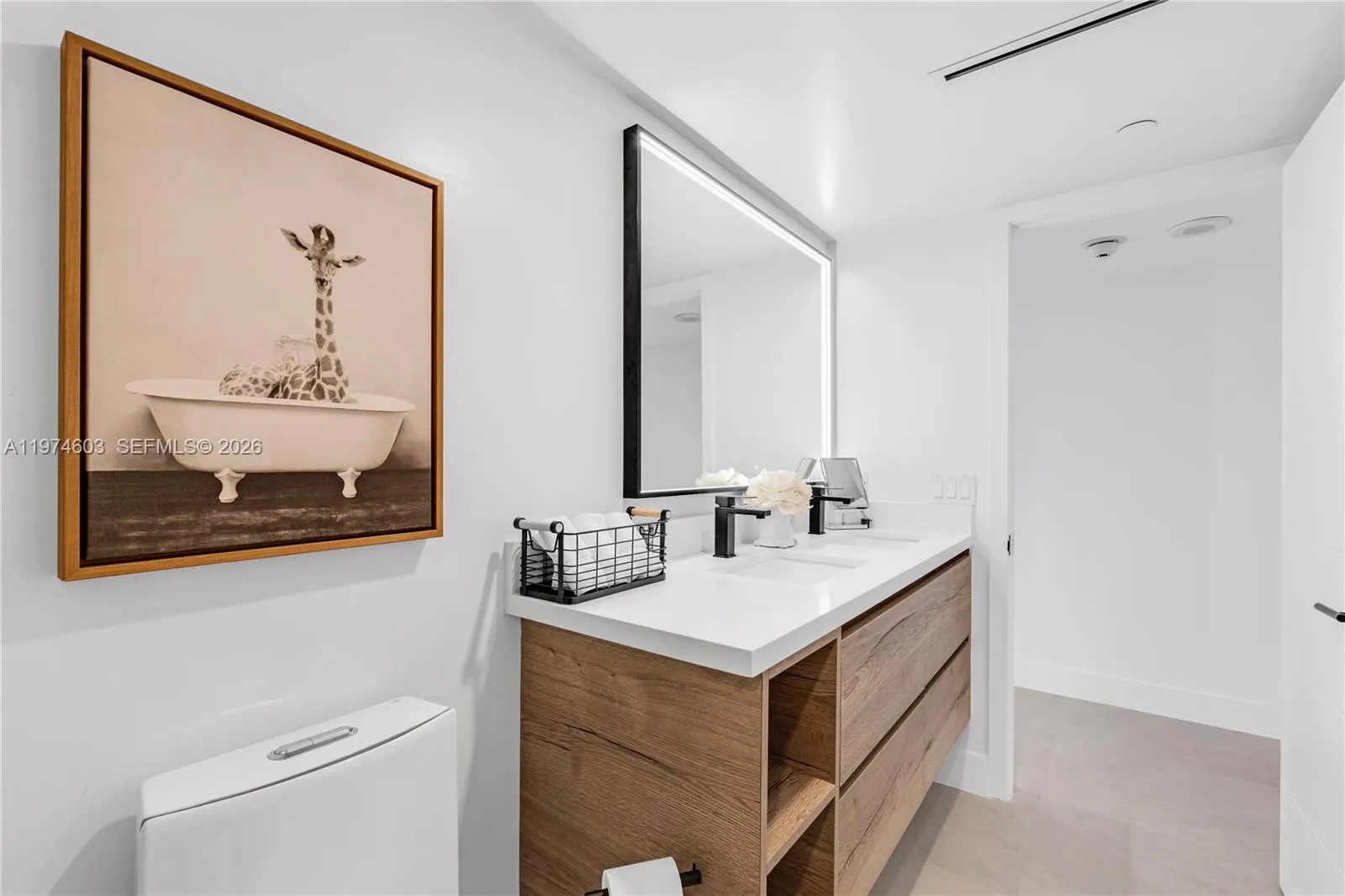 881 Ocean Dr 27d, Key Biscayne, Florida 33149, Key Biscayne, Florida 33149, 2 Bedrooms Bedrooms, ,2 BathroomsBathrooms,Residential Lease,For Rent,881 Ocean Dr 27d, Key Biscayne, Florida 33149,A11974603